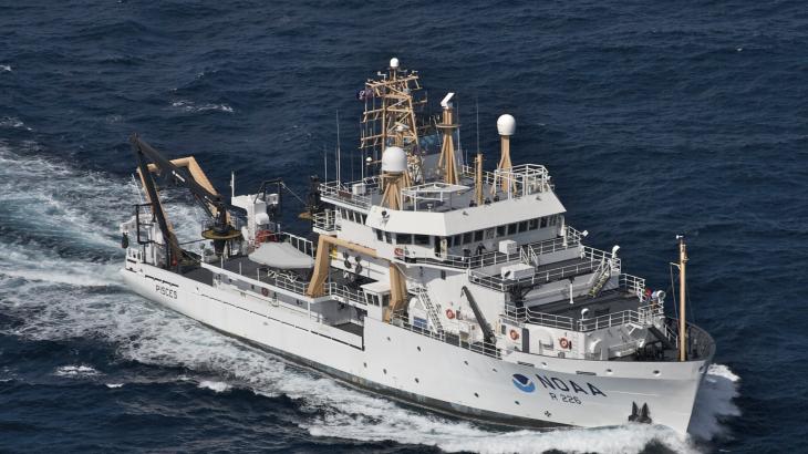 NOAA Ship Pisces underway